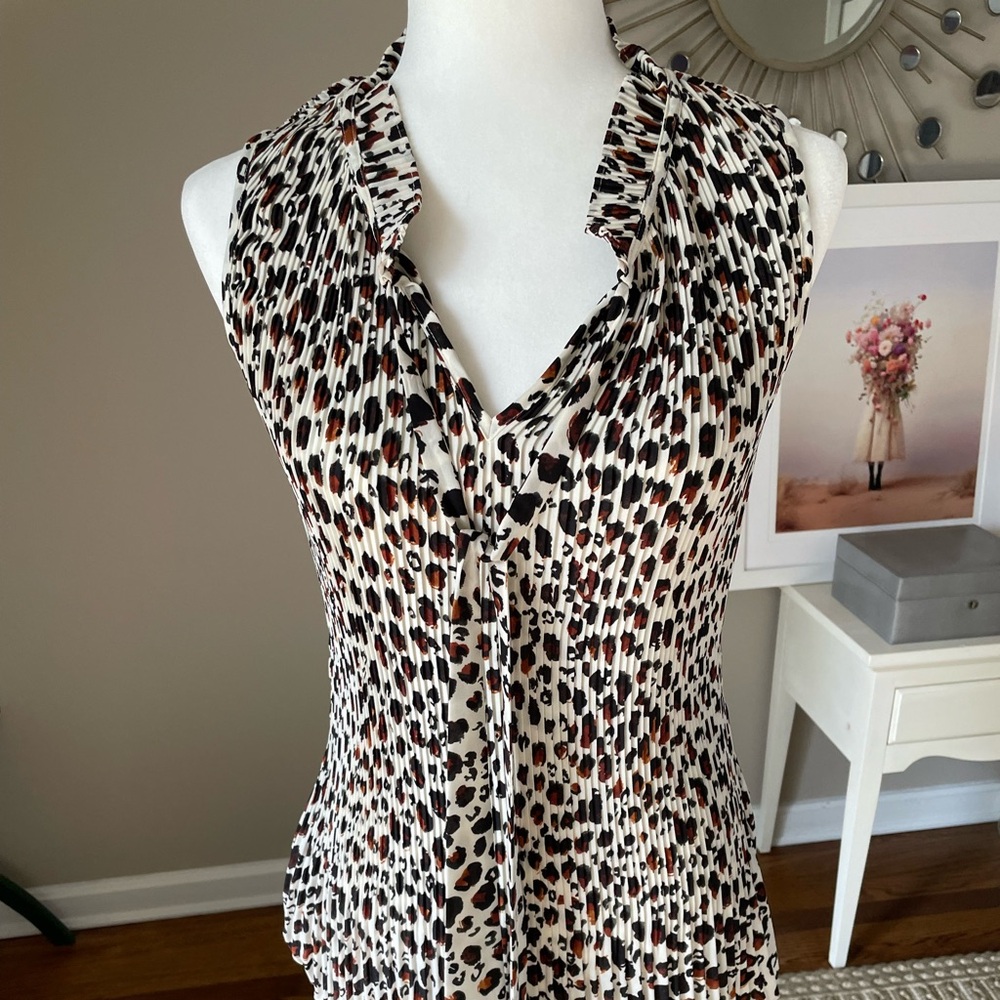 Sleeveless blouse